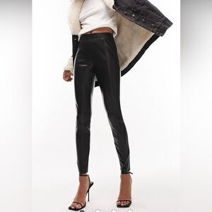 🥇HOST PICK!🥇
TOPSHOP FAUX LEATHER SKINNY PANTS